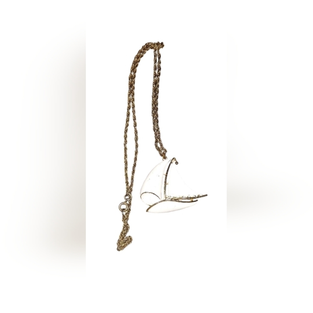 Vintage Elegant Nautical Sailboat Necklace gold tone - Picture 2 of 3